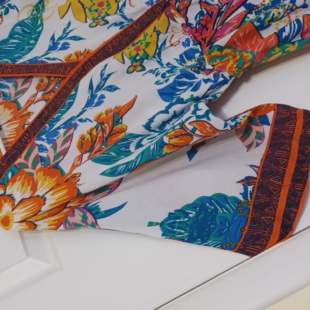 Beautiful floral maxi dress sz M, (tags cut out) in multi color floral print. - Picture 6 of 13
